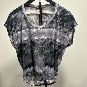 Lily White Black and Gray Abstract Short Sleeve Tee
